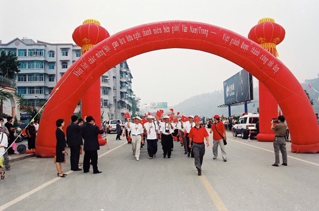 Thót tim máy bay lao thẳng vào phòng ngủ