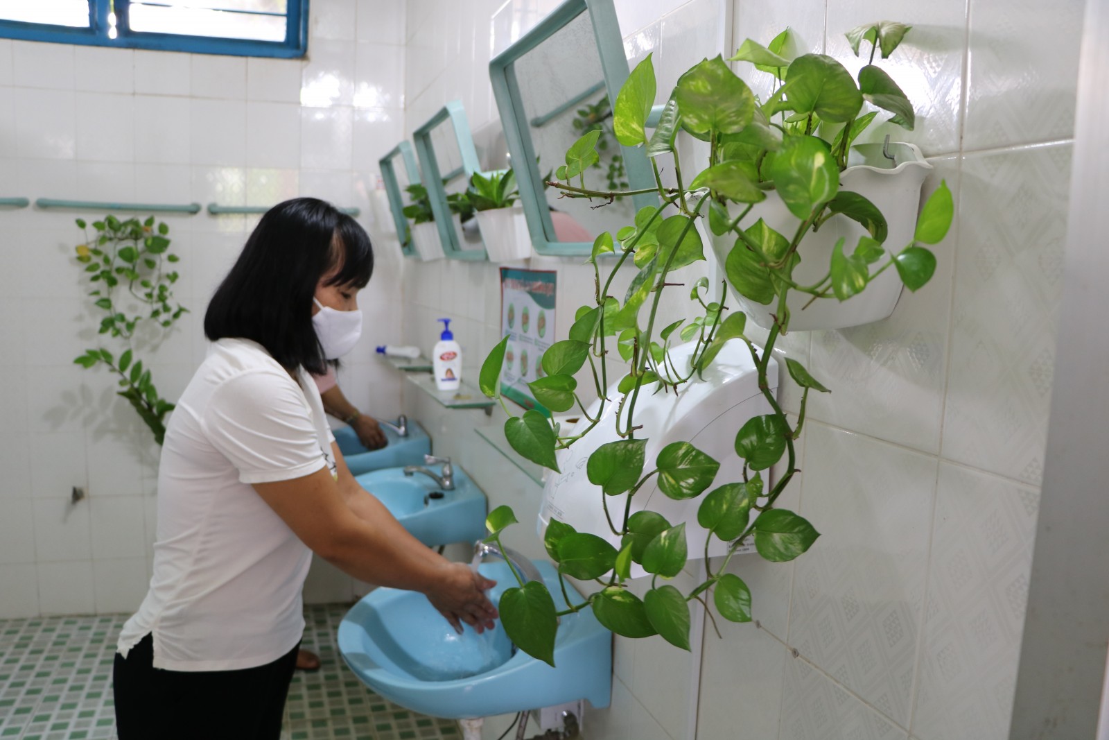Ở một ngôi trường có “nhà vệ sinh thân thiện” - Báo Bình Dương Online
