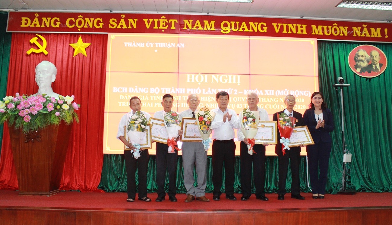 Thành ủy Thuận An tổ chức hội nghị Ban Chấp hành Đảng bộ thành phố lần thứ 2 khóa XII (mở rộng)