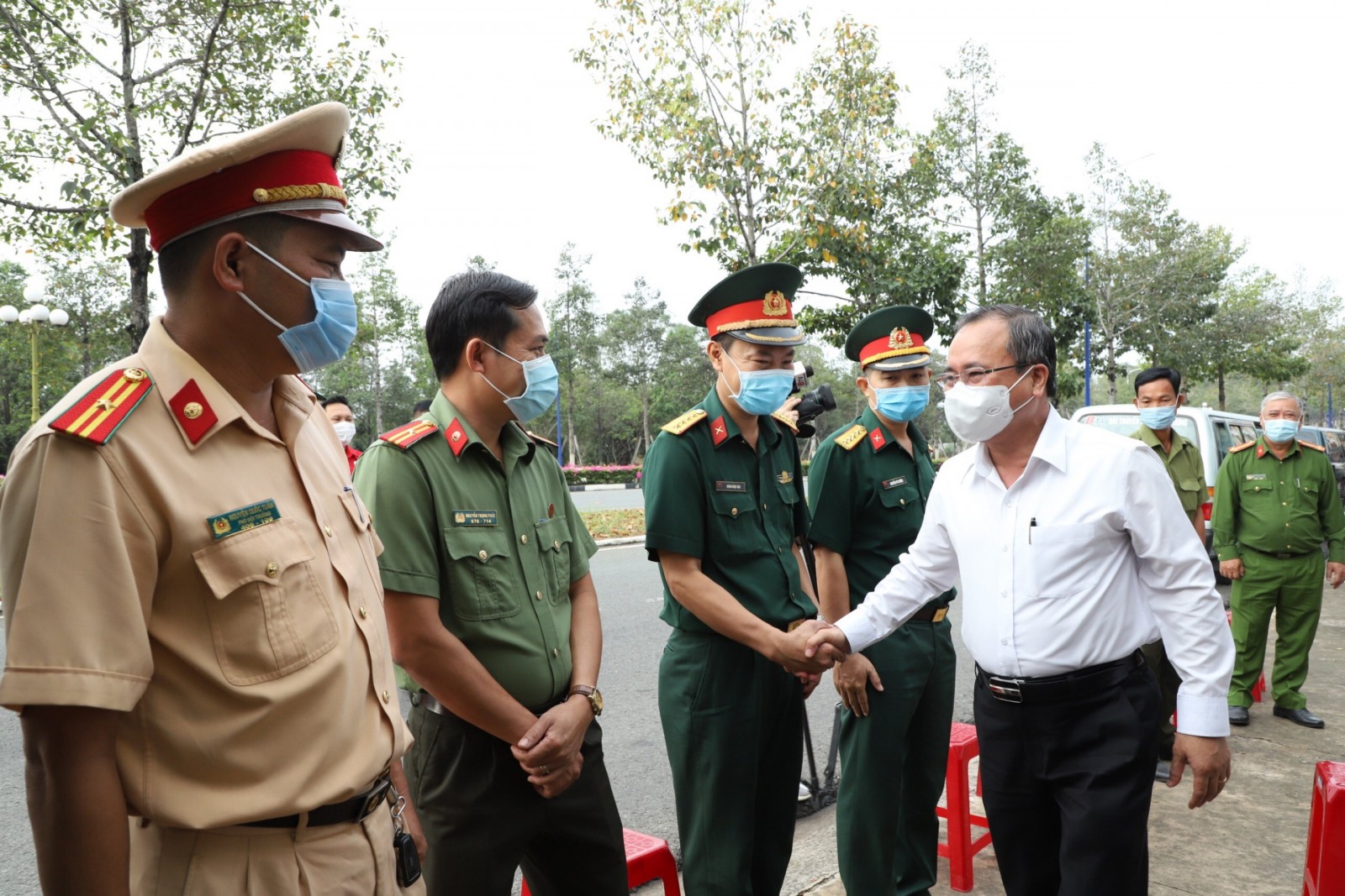 Đoàn lãnh đạo tỉnh Bình Dương thăm khu cách ly, khu phong tỏa phòng chống Covid