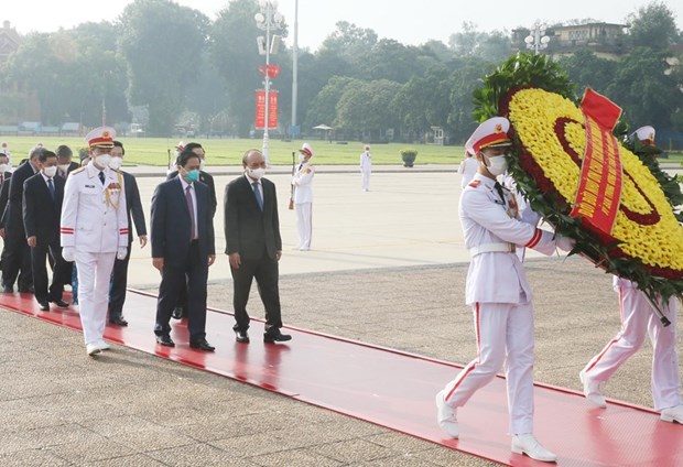 Lãnh đạo Đảng và Nhà nước vào Lăng viếng Chủ tịch Hồ Chí Minh