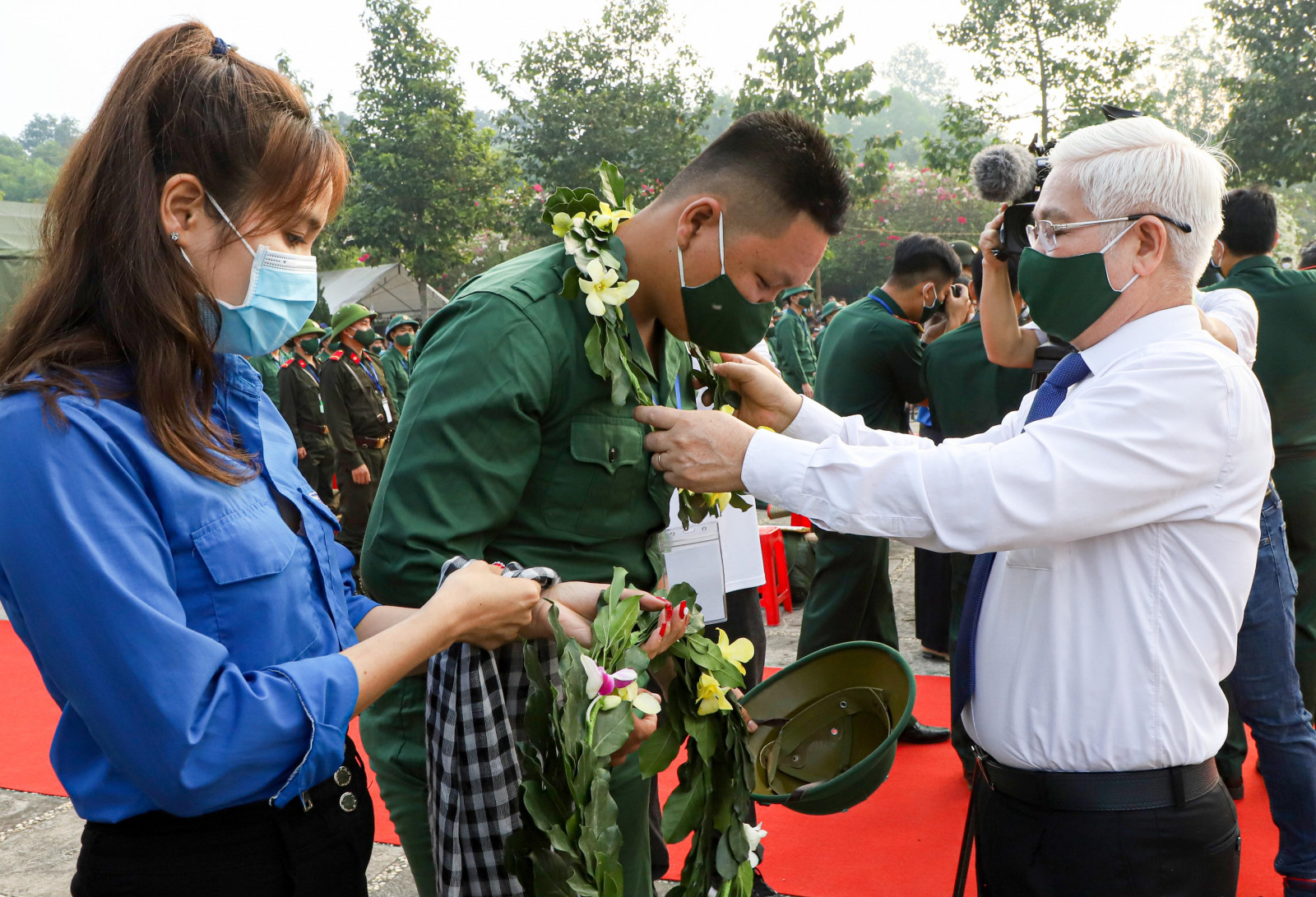 Tổ quốc gọi, thanh niên Bình Dương lên đường ...