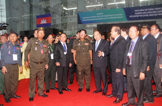 Một số hình ảnh về Thủ tướng Nguyễn Xuân Phúc và Thủ tướng Vương quốc Campuchia Samdech Hun Sen thăm, làm việc tại tỉnh Bình Dương