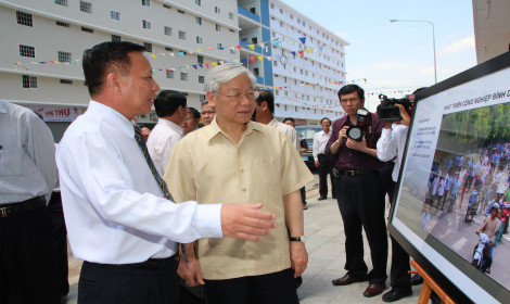 Tổng Bí thư Nguyễn Phú Trọng thăm khu nhà ở xã hội Hòa Lợi ngày 13.04.2013