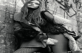 Siêu mẫu cũng sợ…giày cao gót