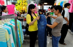 Thời trang Tết: Hoa mắt với hàng ngoại