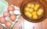 6 quả trứng, 12 lòng đỏ