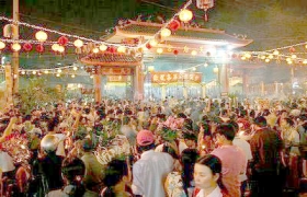 Du lịch hành hương vào mùa