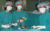 Bác sĩ nước ngoài học phẫu thuật nội soi tại Việt Nam