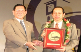 Đưa hồn Việt đi khắp năm châu