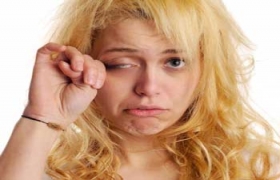 8 thói quen làm “xấu” gương mặt