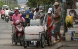 TP.HCM: Khát nước sạch, dân phải mua nước với giá 'cắt cổ'