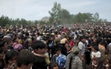Bạo động sắc tộc lan rộng, chính phủ Kyrgyzstan yêu cầu Nga trợ giúp