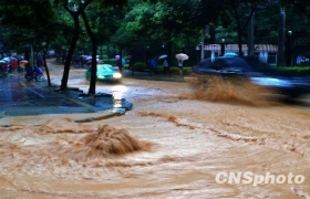暴雨肆虐南方七省区 首次暴雨橙色预警发布