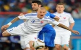 Champions Italy sent crashing out by Slovakia