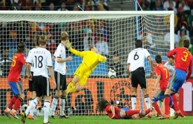 普约尔头球绝杀德国战车 西班牙1-0昂首晋级决赛