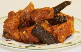 Sườn kho quế chi