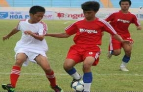 2010年国家U17足球联赛开幕式在岘港市举行