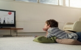 Càng xem tivi, trẻ càng suy yếu về học tập và sức khỏe