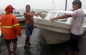 Hurricane Karl makes landfall in Eastern Mexico