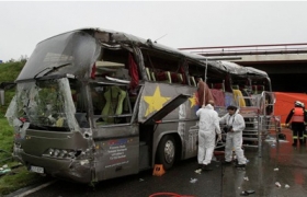 波兰旅游大巴在柏林附近发生事故至少11人死亡