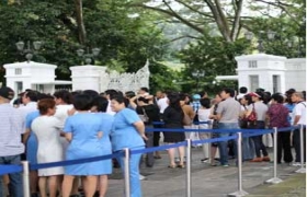 Singaporeans pay respects to Mrs Lee Kuan Yew