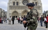 Cảnh sát Pháp bắt giữ 12 nghi can khủng bố