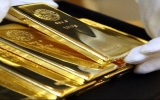 Vàng vượt mốc 3,3 triệu đồng/chỉ, USD lên 19.820 VND