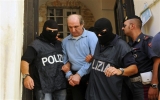 Italy tìm thấy trùm mafia sau tủ quần áo