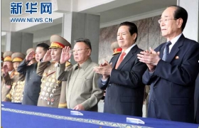 朝鲜举行盛大阅兵式庆祝劳动党建党65周年