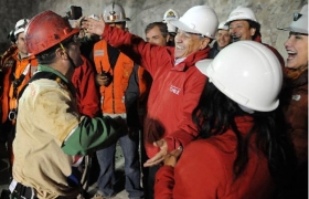 First Chilean miner rescued among cheers, applause