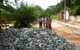 My Phuoc township actively get involved in making roads