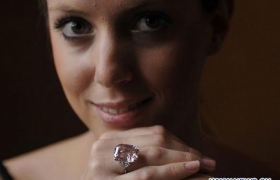 Sotheby's expects record price for rare pink diamond