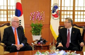 U.S. envoy calls for calm response to DPRK's uranium program