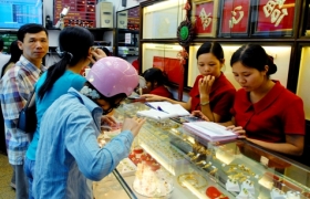 Làm sao tránh “bẫy” làm giá vàng?