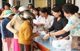 Chuyện ghi dọc đường cứu trợ miền Trung