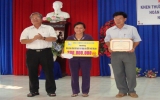 Dau Tieng Rubber Corporation awards a VND200mil prize to An Lap Rubber Plantation