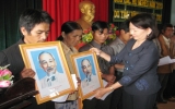 Tặng nhà đại đoàn kết và quà cho đồng bào ở Kon Tum