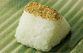 Cơm nắm giúp xóa nhăn da