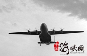 一架俄小型军用飞机坠毁12人遇难 正搜寻黑匣子