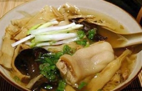 Măng khô ninh chân giò