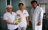Một bé trai bị bỏ rơi tại Bệnh viện Đa khoa Thuận An