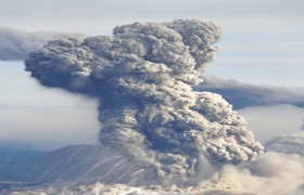 日本雾岛山火山喷发