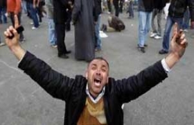 Egyptian army pledges no force against protesters
