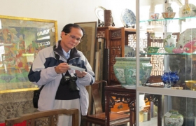 Sang Đức “sưu tầm” cổ vật