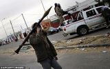 Phe nổi dậy ở Libya bị đánh bật khỏi thành phố chiến lược