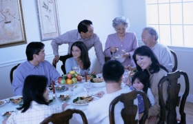 “Gần” nhau hơn khi biết sống tiết kiệm