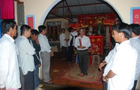 Về cù lao xem cúng miếu