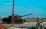Xe tăng quân đội Syria tấn công điểm nóng biểu tình