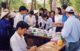 Bác sĩ và “hoa hồng”!